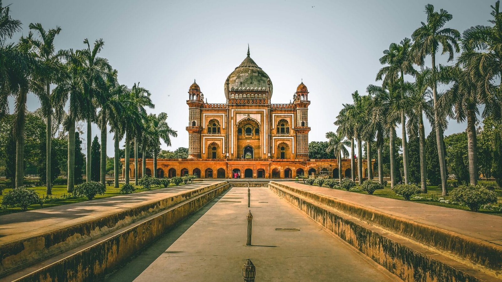 Mosque in New Delhi Ancient mosque in New Delhi